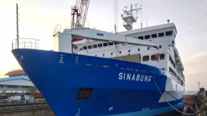 Kapal-Pelni-KM-Sinabung.jpg