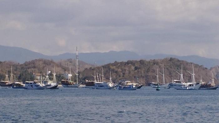 Kapal-wisata-yang-sedang-berlabuh-di-perairan-Labuan-Bajo-Manggarai-Barat-NTT.jpg