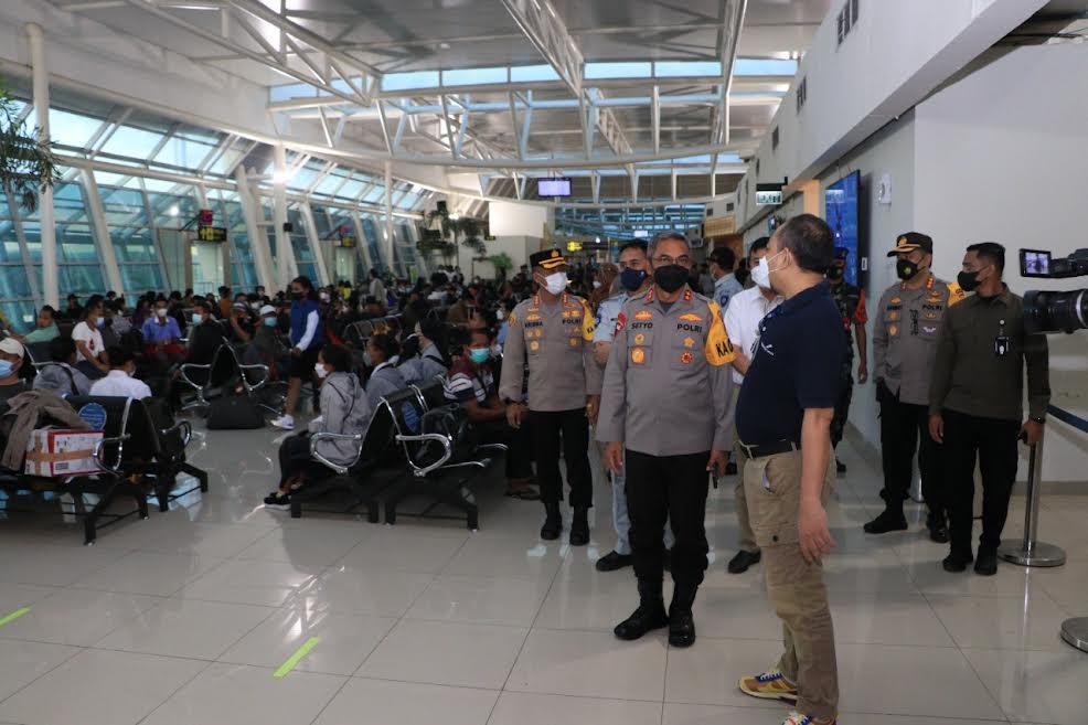 Jelang Idul Fitri 1443 Hijriah, Kapolda NTT Pantau Arus Mudik di Bandara El Tari