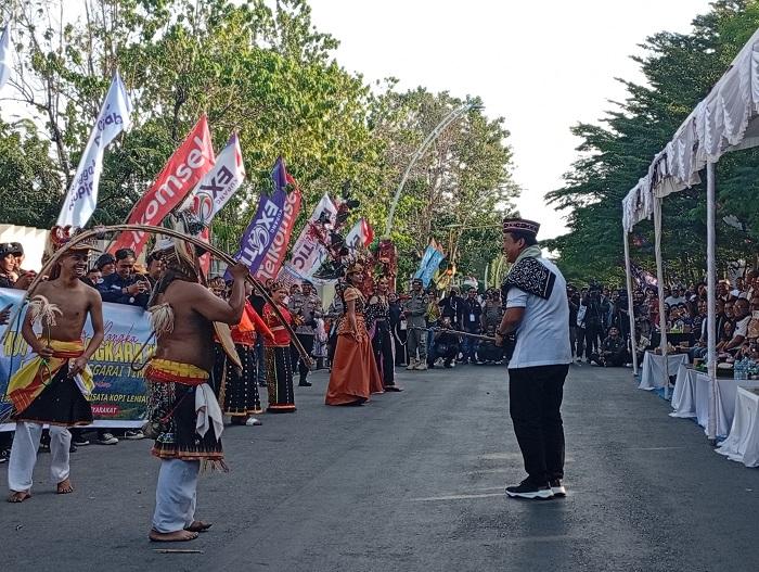 Porno yulduz Zavorotnyuk Maqsad va seksual blondalar