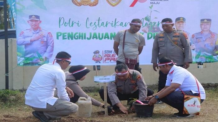 Kapolres-Sumba-Barat-AKBP-Benny-Miniani-Arief-SIK-bersama-jajarannya-menanam-1000-anakan.jpg