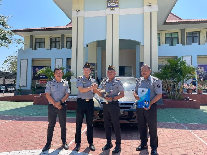 Rupbasan Kupang Terima Transfer Satu Unit Kendaraan Roda Empat dari Kanim Kupang