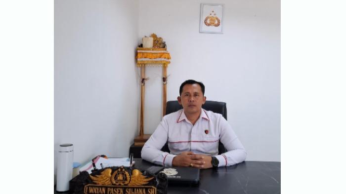 Kasat-Reskrim-Polres-TTS-I-Wayan-Pasek-Sujana-SH-dipotret-di-ruang-kerjanya.jpg