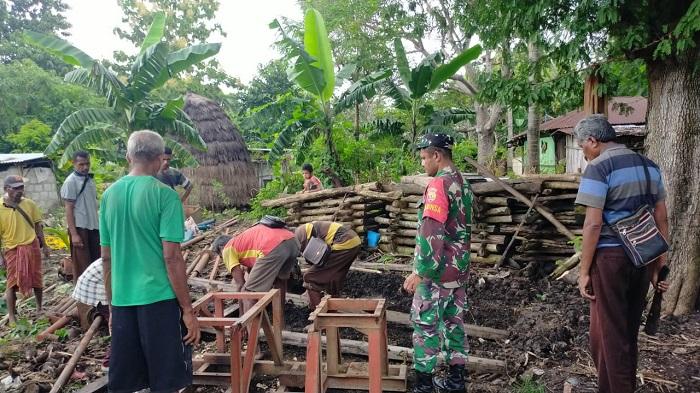 Babinsa Koramil 1621-05/Panite Dukung dan Kawal Pembuatan Sumur Bor Program TNI-AD