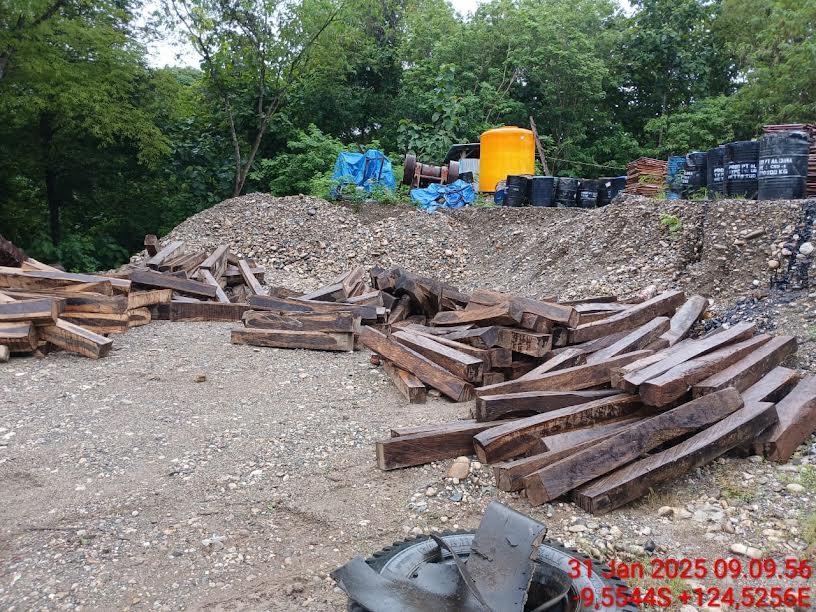 Kayu-Sonokeling-yang-diduga-ilegal-di-TTU.jpg