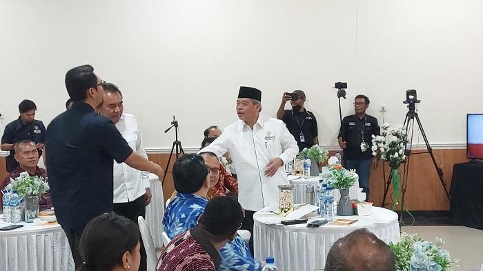 Kegiatan-Seminar-Keadilan-Fiskal-resmi-dibuka-Ketua-APKASI-Bursah-Zarnubi-di-Hotel-Asa.jpg