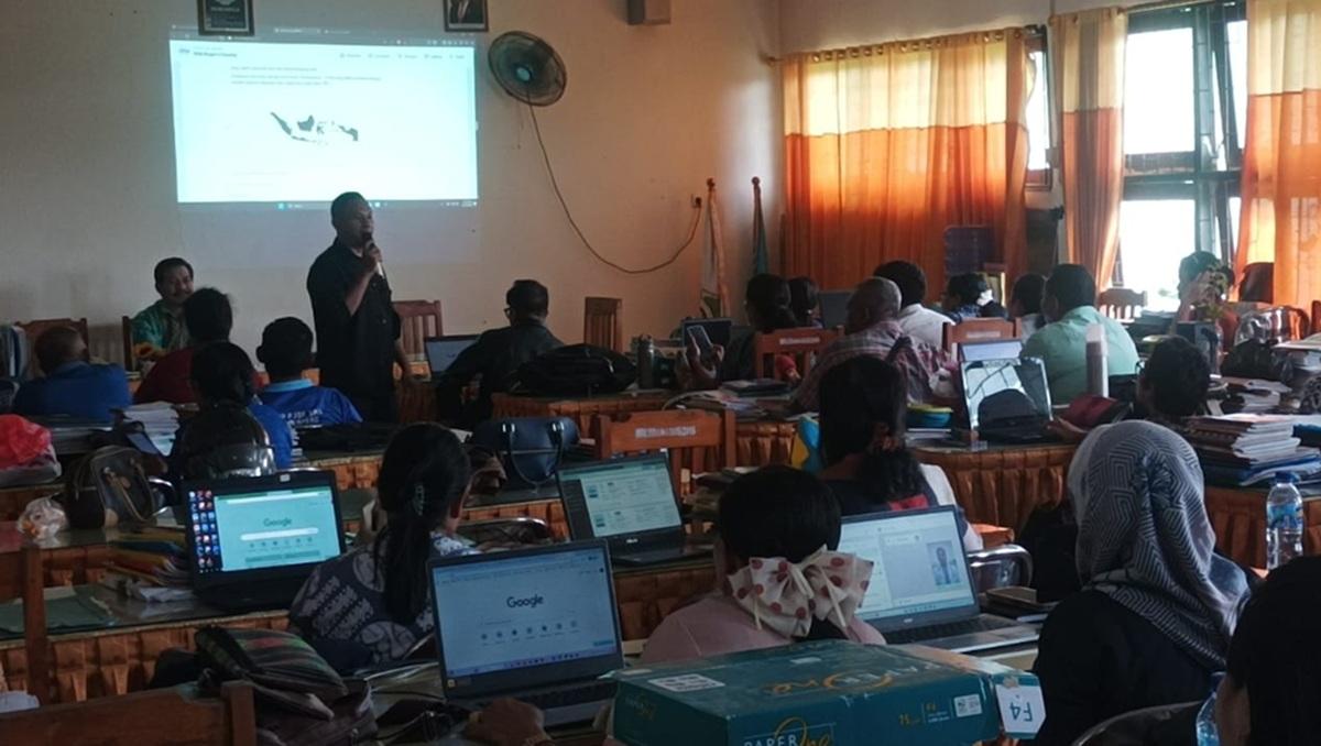 Kegiatan-engenalan-penggunaan-Asisten-Guru-berbasis-AI-di-SMA-Negeri-4-Kupang.jpg