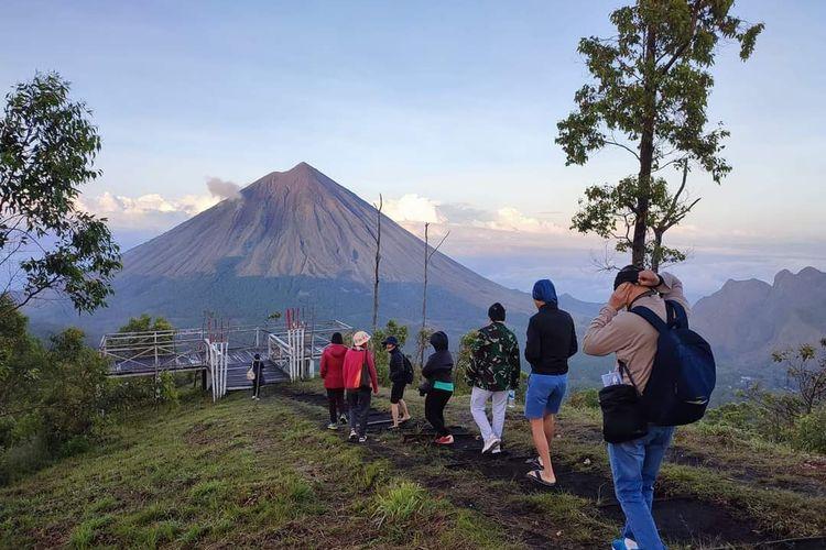 Wisata NTT,   Beburu Senja di Puncak Wolobobo Bajawa Flores, Seperti Berada di Atas Awan