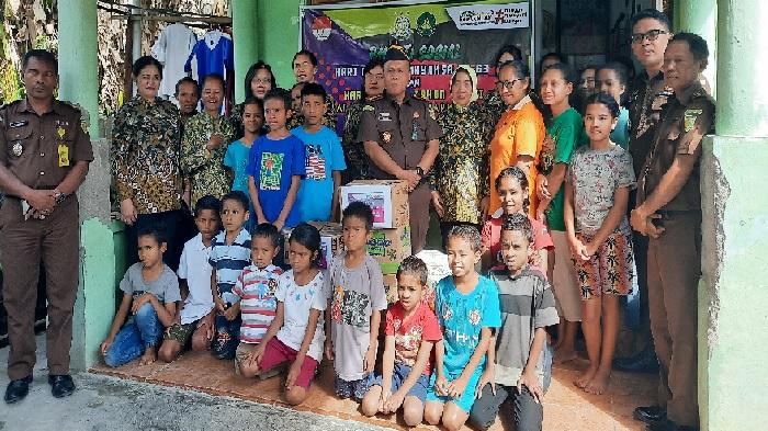 Kejaksaan-Negeri-Timor-Tengah-Selatan-melaksanakan-bakti-sosial.jpg