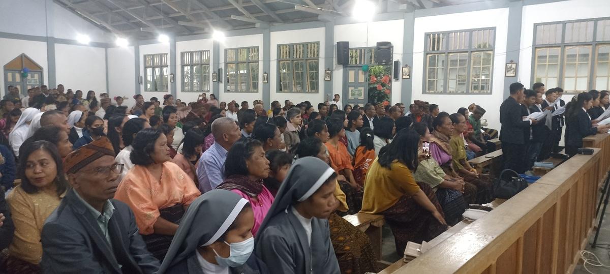 Keluarga-besar-Etnis-Kelinawe-Ende-ikut-misa-syukur-Natal-Bersama.jpg