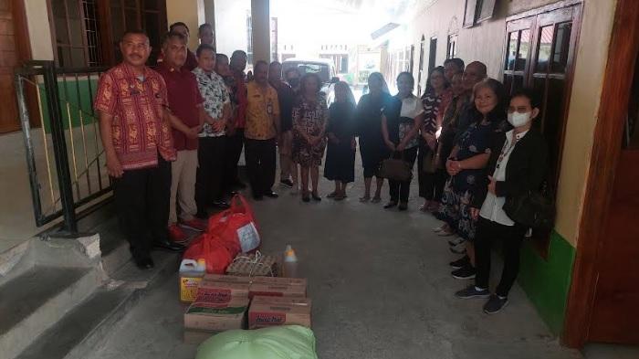 Kanwil Kemenkumham NTT Gandeng Notaris Berbagi Kasih Pada Enam Panti Asuhan