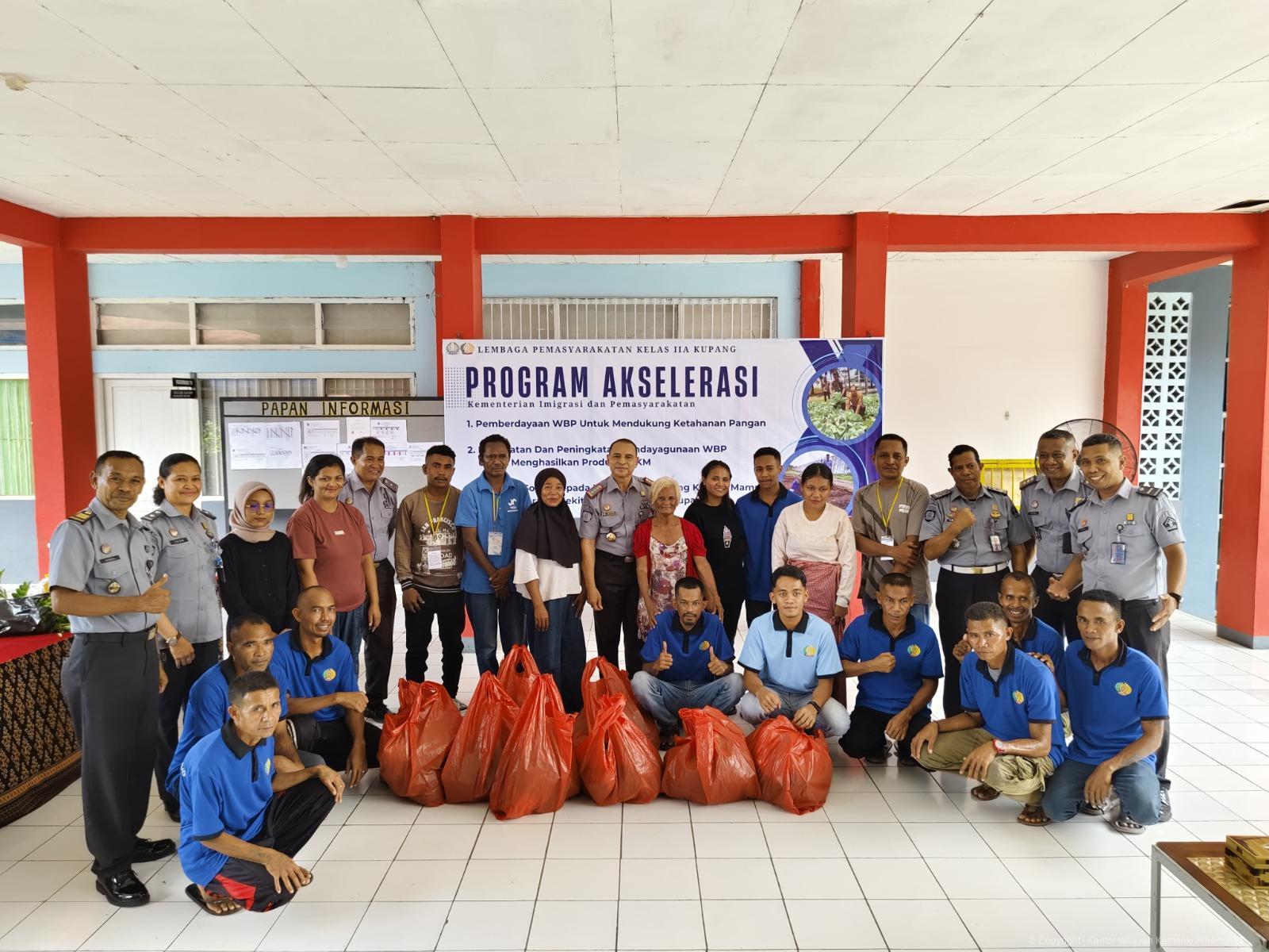 Keluarga WBP Lapas Kupang NTT Dapat Bansos dari Program Pemberdayaan