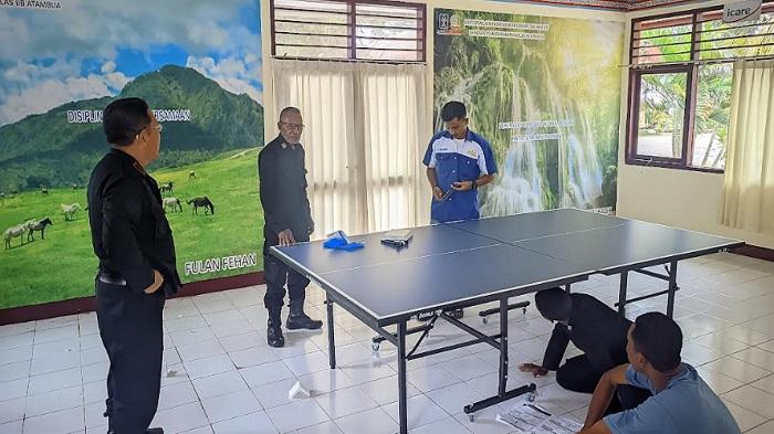 Lapas Atambua Terima Bantuan Meja Pingpong dari Bank NTT