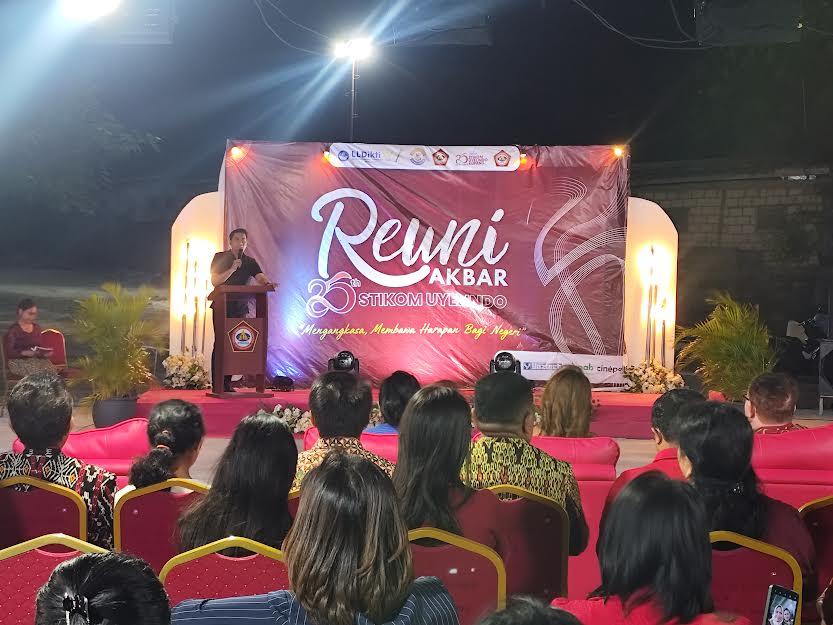 Ketua-DPRD-Kota-Kupang-saat-memberikan-sambutaReuni-Akbar-Alumni-Stikom-Uyelindo-Kupang.jpg