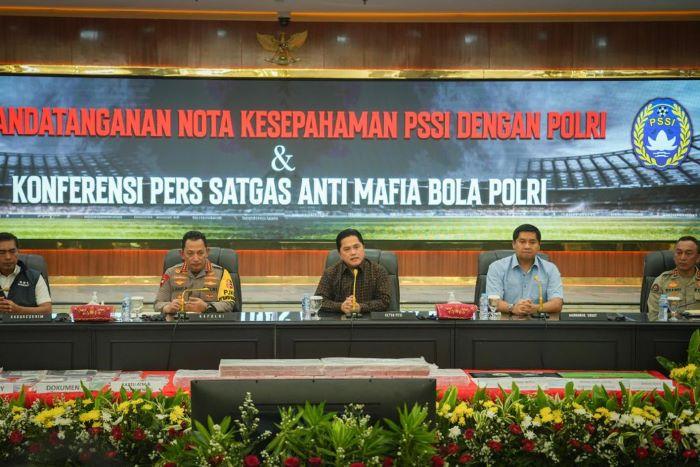 Ketua-Umum-PSSI-Erick-Thohir-menyampaikan-keterangan-pers.jpg