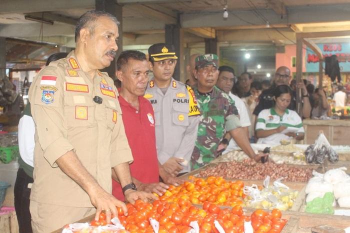 Sidak ke Pasar Inpres Matawai Bupati Sumba Timur Dapat Keluhan dari Agen RPK Mitra Bulog