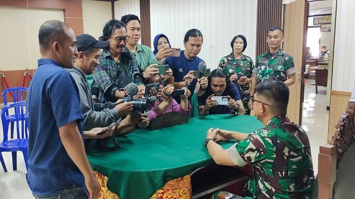 Kodam-IXUdayana-menggelar-konferensi-pers-menanggapi-kematian-Prada-Lucky.jpg