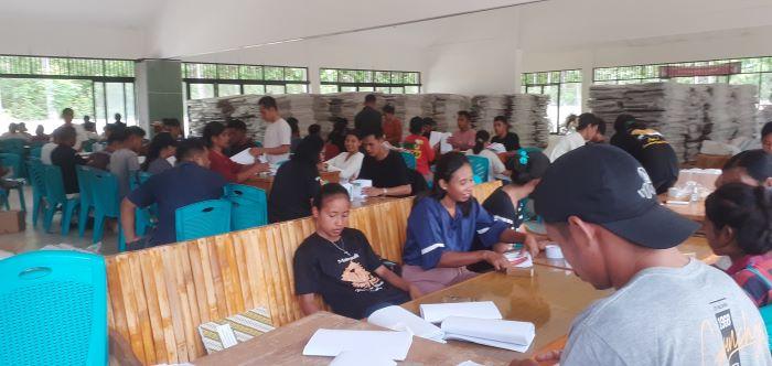 NTT Memilih, KPU Sumba Barat Daya Libatkan 125 Warga Sortir dan Lipat Surat Suara