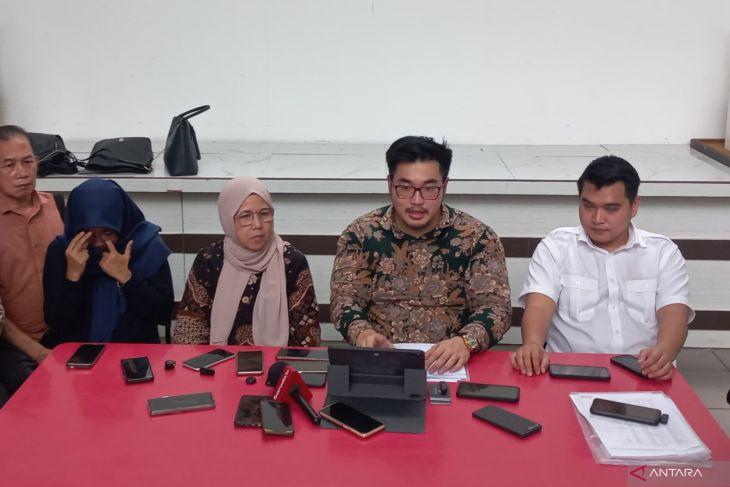 Konferensi-pers-mitra-dapur-di-Kalibata-Jakarta-Selatan-yang-melaporkan-Yayasan-MBN-ke-polisi.jpg