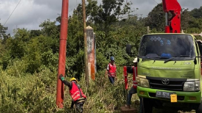 PLN Tuntaskan Uji Kelaikan Jaringan untuk 190 Calon Pelanggan di Dusun Ajang - Pos-kupang.com