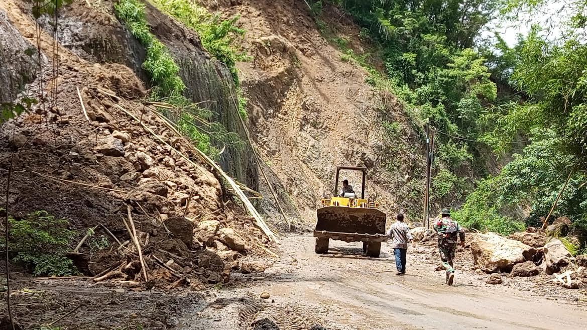 Longsor di Kilometer 21 Ende, Kasatker Ungkap Ada Retakan Panjang di Atas Bukit
