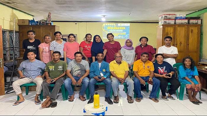 Mahasiswa-Unwira-Kupang-saat-bersama-masyarakat-Desa-Weranggere-Kecamatan-Witihama.jpg