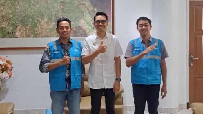 Kejar Rasio Elektrifikasi, PLN dan Pemkab Sumba Timur Akselerasi Jaringan Listrik Desa - Pos-kupang.com