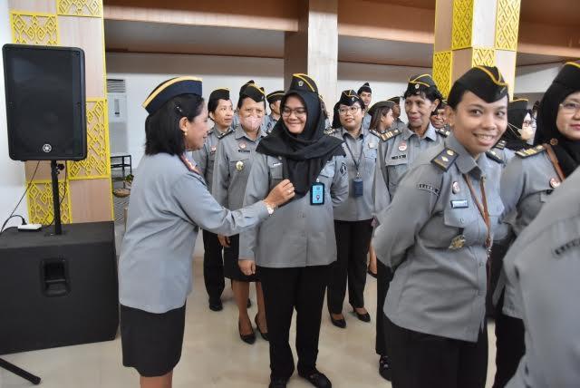 Kanwil Kemenkumham NTT, Marciana Dominika Jone Inspeksi Pemakaian Atribut Pakaian Dinas