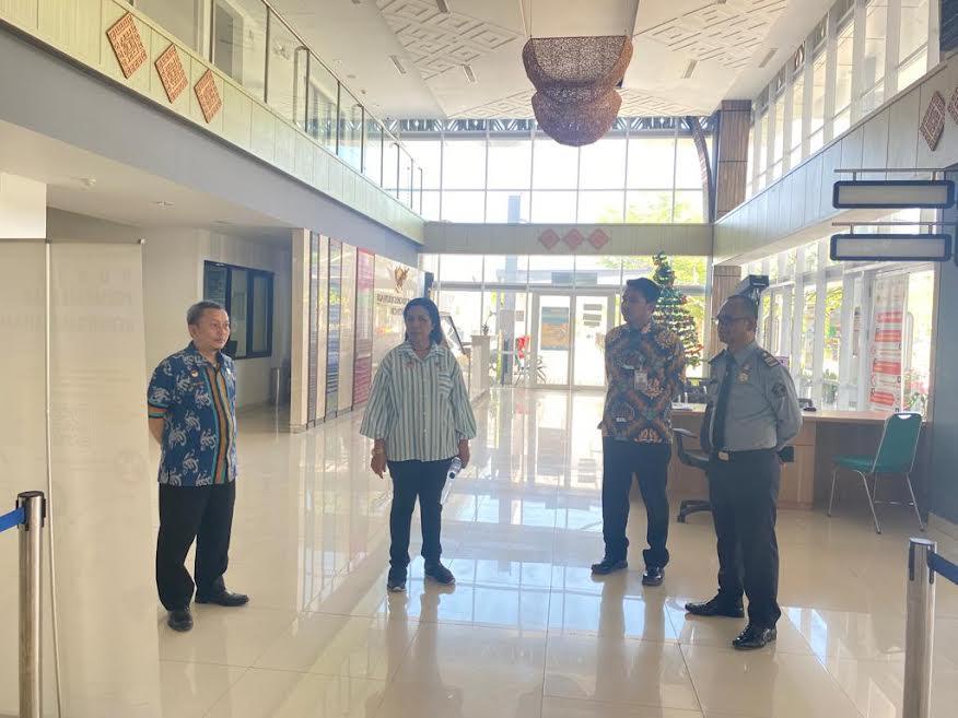 Jelang Tahun Baru 2024, Kakanwil Kemenkumham NTT Pantau Pelayanan Keimigrasian di PLBN Motaain