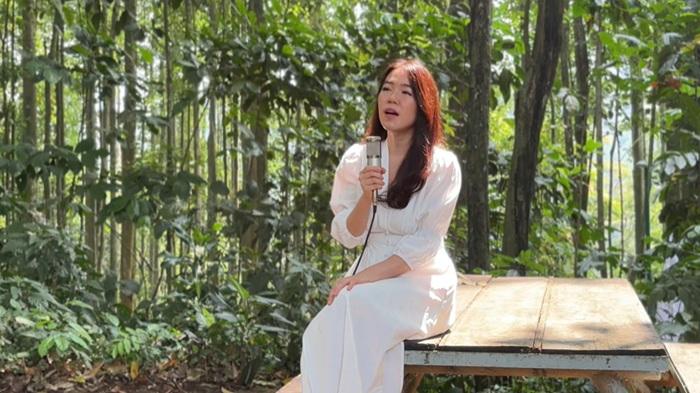 Simak Lirik Lagu Rohani Kristen Judul Bapa Selidiki Hatiku Dinyanyikan Maria Shandi - Pos-kupang.com