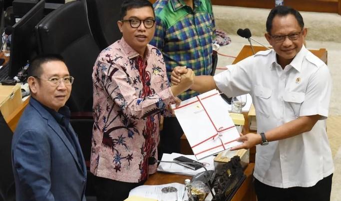 Pembahasan Revisi UU TNI dan Polri Dibatalkan DPR
