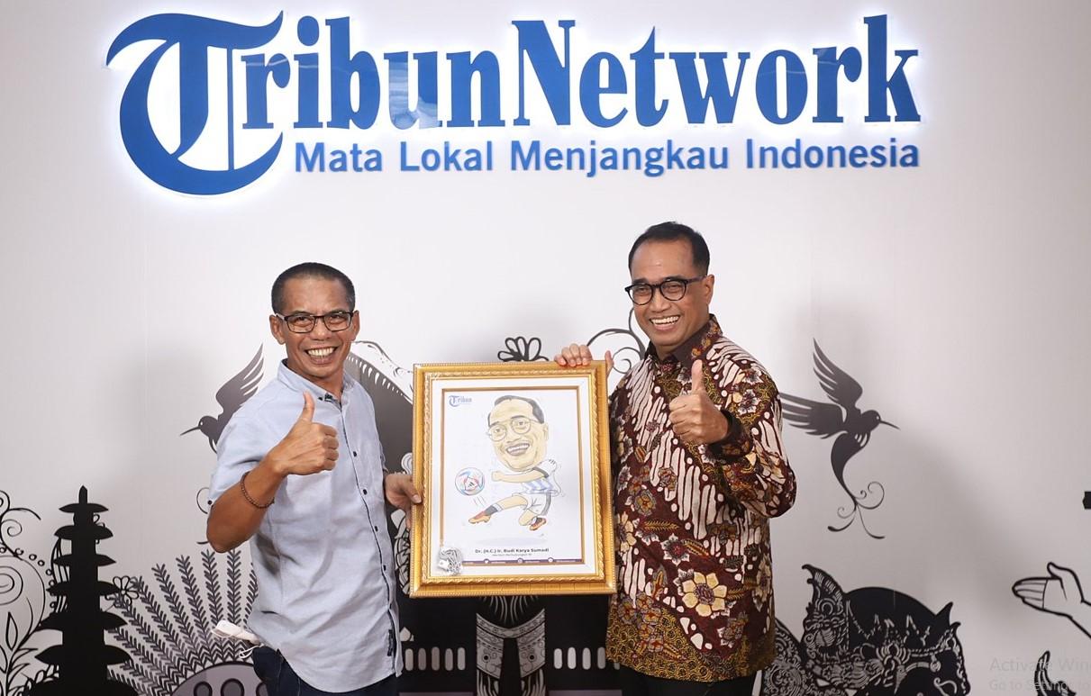 Menhub-Budi-Karya-Sumadi-dan-CEO-Tribun-Network-Dahlan-Dahi.jpg