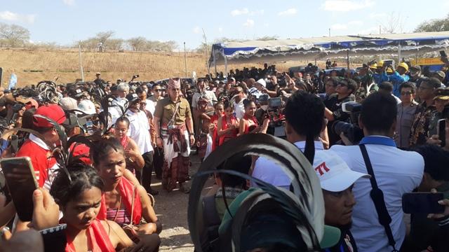 Ribuan Warga Eks Timor Timur Sambut Menteri AHY di Kupang NTT