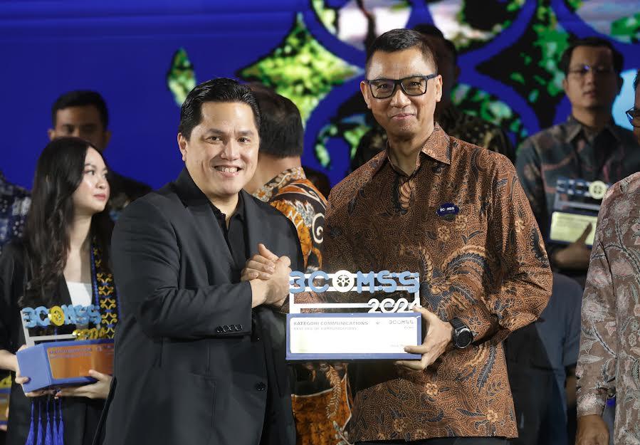 Dirut PLN Raih Best CEO of Communications, Best of The Best Communications dengan 12 Penghargaan