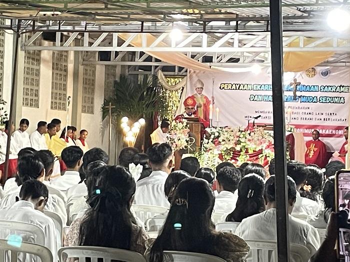 Mgr-Hironimus-Pakaenoni-memberikan-sambutan.jpg