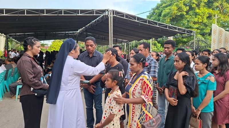 Gereja Harus Bergerak ke Pinggiran, Ribuan Umat Katolik Ikuti Misa Rabu Abu 