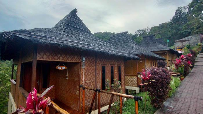 Nginap-Pondok-Watu-Buru-sebelum-melanjutkan-perjalanan-ke-Danau-Kelimutu.jpg