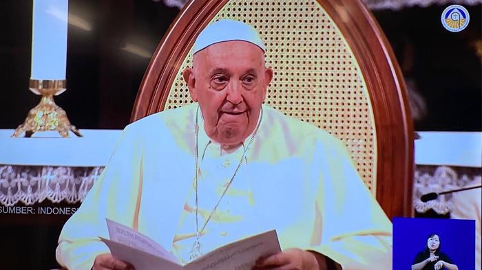PAUS-FRANSISKUS-BICARA-DI-GEREJA-KATEDRAL_03.jpg