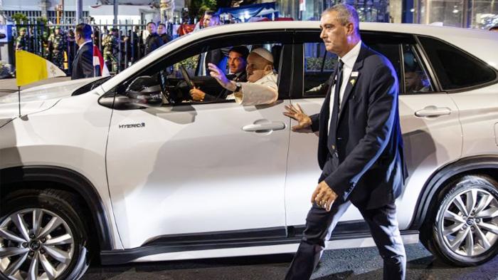 Paus Fransiskus Prihatin dengan Pengungsi di Jalan