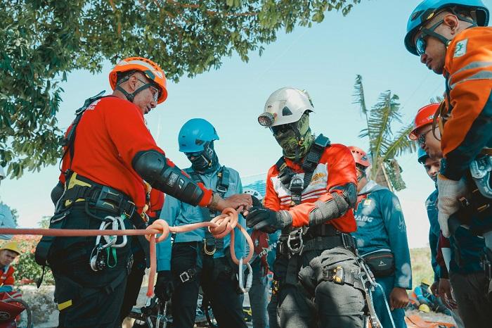 BASARNAS Kupang Dukung PLN UIW NTT Dalam Simulasi Keselamatan Kerja di Tower Transmisi