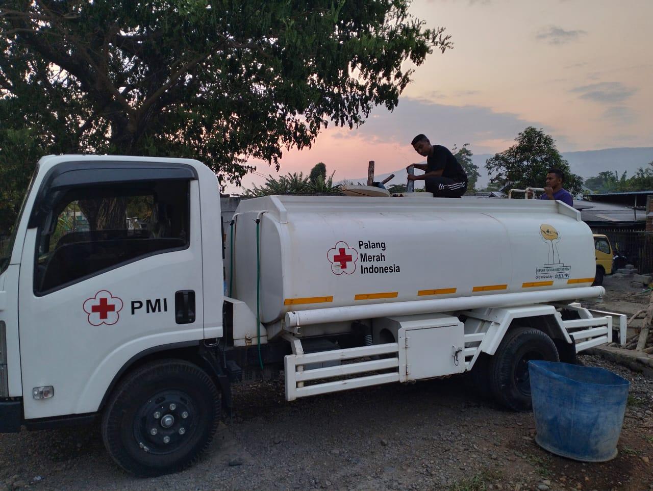 Atasi Dampak Kekeringan di Alor, PMI NTT Pinjamkan Satu Unit Tangki Air