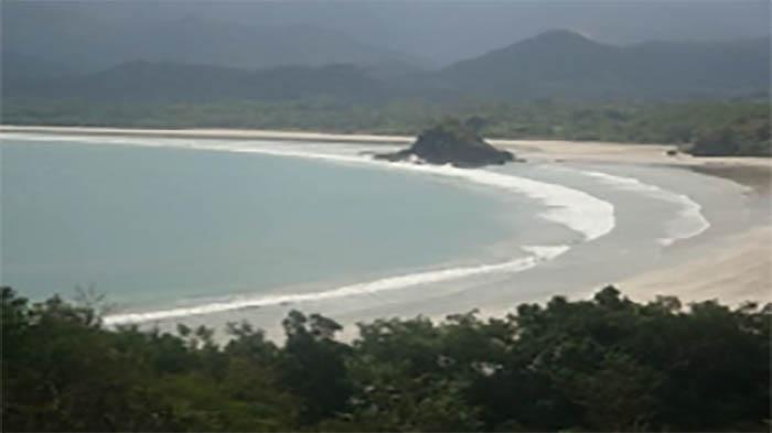 Pantai-Maloba.jpg