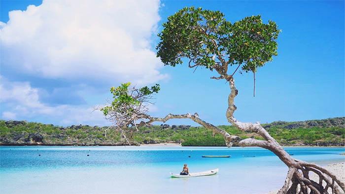 Pantai-Oeseli-di-Kecamatan-Rote-Barat-Daya-Kabuparten-Rote-Ndao.jpg