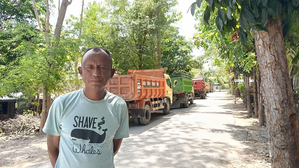 Para-Sopir-di-Kabupaten-Sumba-Timur-Antre-BBM-Tiga-Hari-dalam-Sepekan.jpg