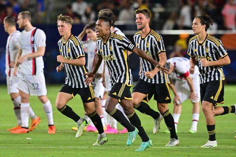 Para-pemain-Juventus-merayakan-gol-penalti.jpg