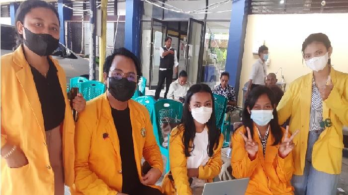 Para-volunteer-yang-adalah-mahasiswa-mahasiswi-dari-Undana-Kupang-di-KPP-Kupang.jpg