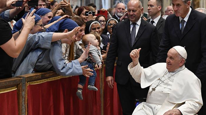 Sinode Vatikan Berakhir dengan Perbedaan Pendapat Mengenai Diakon Perempuan dan LGBTQ+