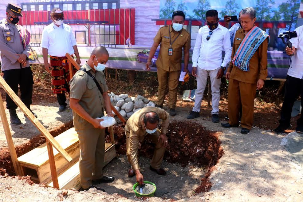 Sekda Kabupaten Kupang Letakan Batu Pertama Pembangunan RS Adven Noelbaki