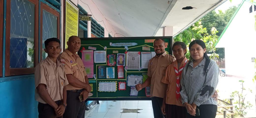 Peluncuran-majalah-dinding-sekolah-SMAN-1-Amfoang-Barat-Laut.jpg