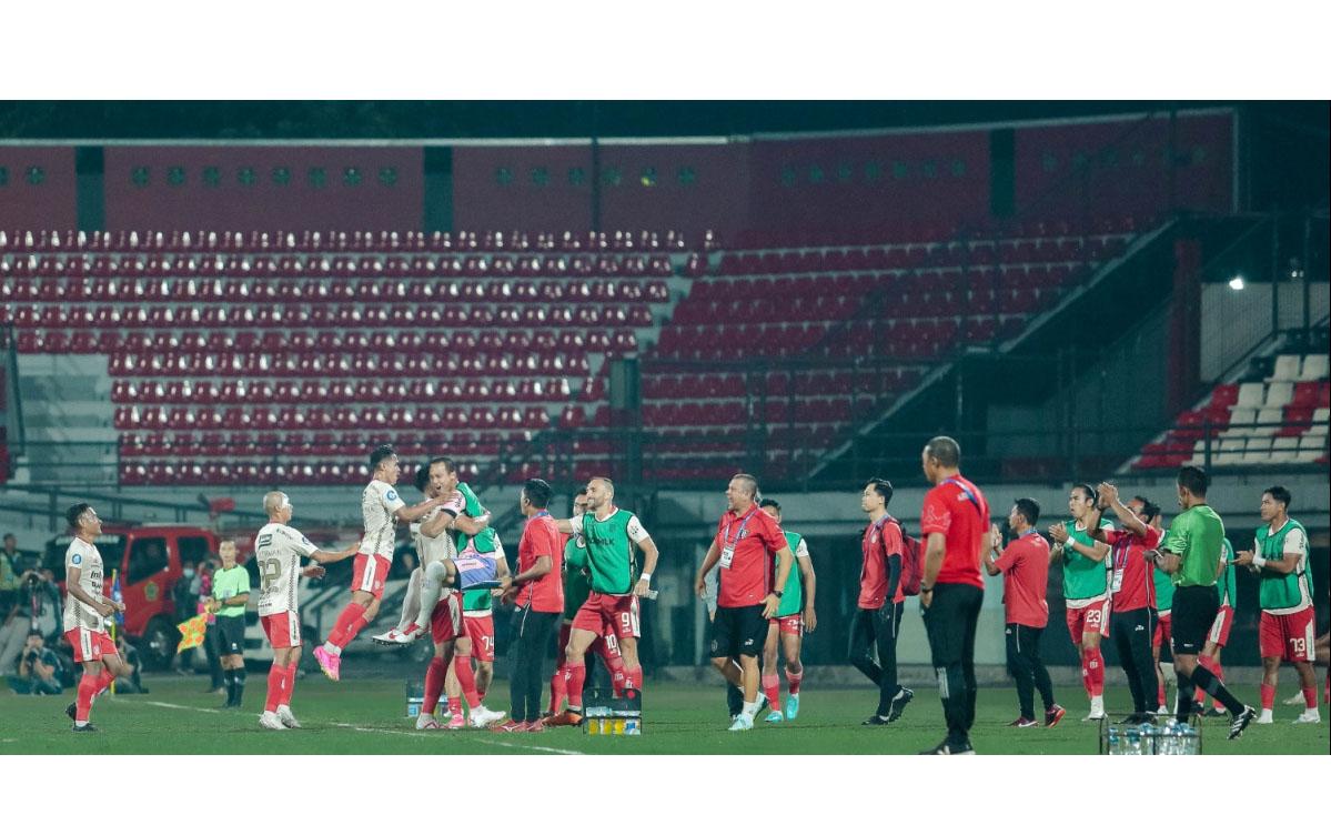 Pemain-Bali-United-tengah-melakukan-selebrasi.jpg